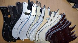 20 KS PICKGUARD ST RŮZNÉ